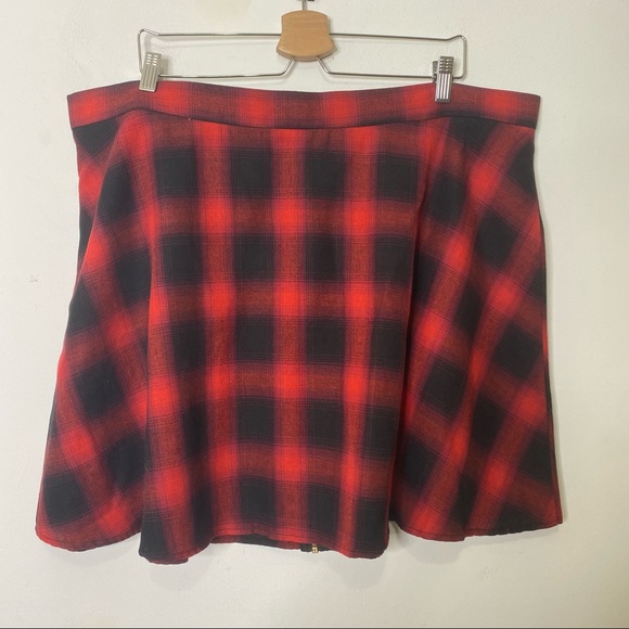 🎈4 for $40🎈SHEIN Plus Red & Black Plaid Zip Up Front Skirt Size 4X - Picture 6 of 7
